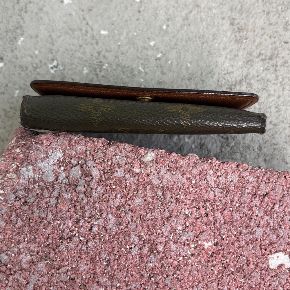Vintage Louis Vuitton monogram key holder - Picture 2 of 11